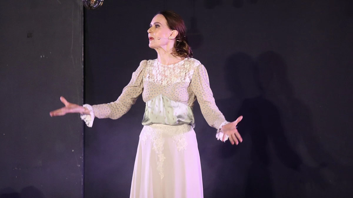 Κάτια Δανδουλάκη - Φωτιά στο θέατρο της: «Αυτή η κατάσταση δεν είναι διαχειρίσιμη πια. Κινδυνεύουν όλες οι οικογένειες»