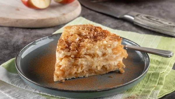 Γρήγορο κέικ με μήλα χωρίς μίξερ - Πως να σας βγει ζουμερό και νόστιμο