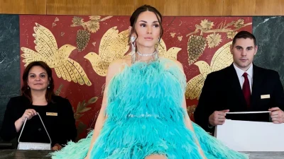 Η Ιωάννα Σιαμπάνη φόρεσε τη Νο1 τάση της σεζόν στα φορέματα και έκανε τη διαφορά