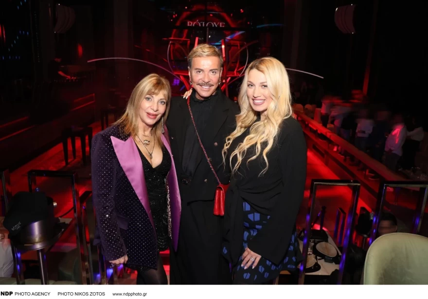 Η Κωνσταντίνα Σπυροπούλου με φίλους