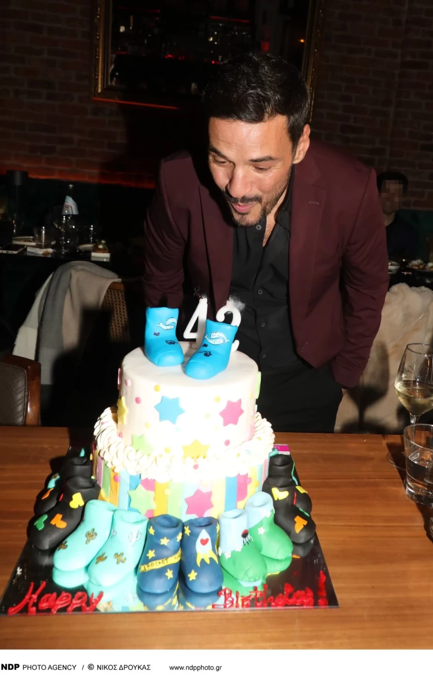 Ο Κώστας Τσουρός σβήνει τα κεράκια του