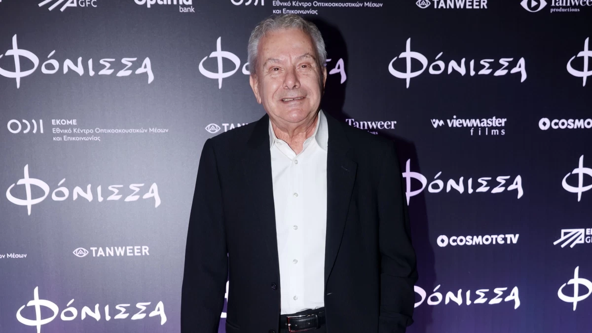 Είναι οδοντίατρος και δεν έχει καμία σχέση με το τραγούδι: Αυτός είναι ο γοητευτικός γιος του Μανώλη Μητσιά