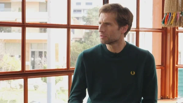 Μάξιμος Μουμούρης: «Τα δύο πρώτα παιδιά ήταν γροθιές, ισχυρά σοκ...» - Η εξομολόγηση για τις κόρες του