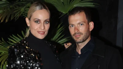 Ελεονώρα Μελέτη & Θοδωρής Μαροσούλης: Αδημοσίευτες φωτογραφίες του γάμου τους - Τα λιτά στέφανα, η ανθοδέσμη και το κομψό νυφικό