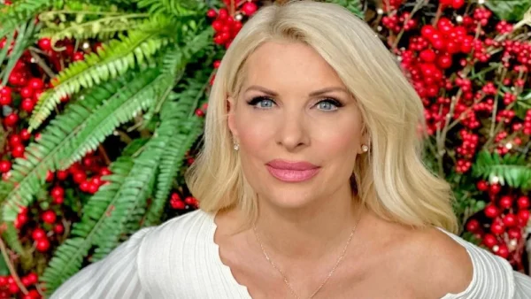 Ελένη Μενεγάκη: Βρήκαμε τι φοράει & πόσο κοστίζει- Ο απόλυτος χρωματικός συνδυασμός της σεζόν