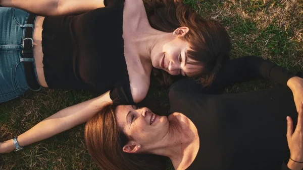 «Πρόσφατα έμαθα ότι είμαι υιοθετημένη & δεν μπορώ να το διαχειριστώ - Τι να κάνω;»