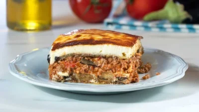 Ο μουσακάς αλλιώς - Χωρίς τηγάνι για να γίνει πιο ελαφρύς και με μελωμένη σάλτσα κιμά