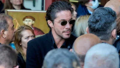 Νίκος Οικονομόπουλος:  Τι συμβαίνει στην προσωπική ζωή του τραγουδιστή - Τα προξενιά και οι λιποθυμίες για τα μάτια του