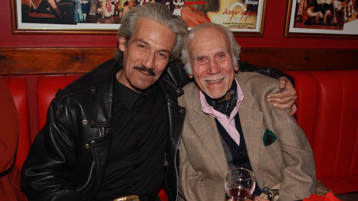 Νίκος Βανδώρος: Σπαραγμός τα λόγια για τον θάνατο του γιου του, Θεόφιλου - Τον έχασε πριν 3 χρόνια και κατέληξε σήμερα 1/2