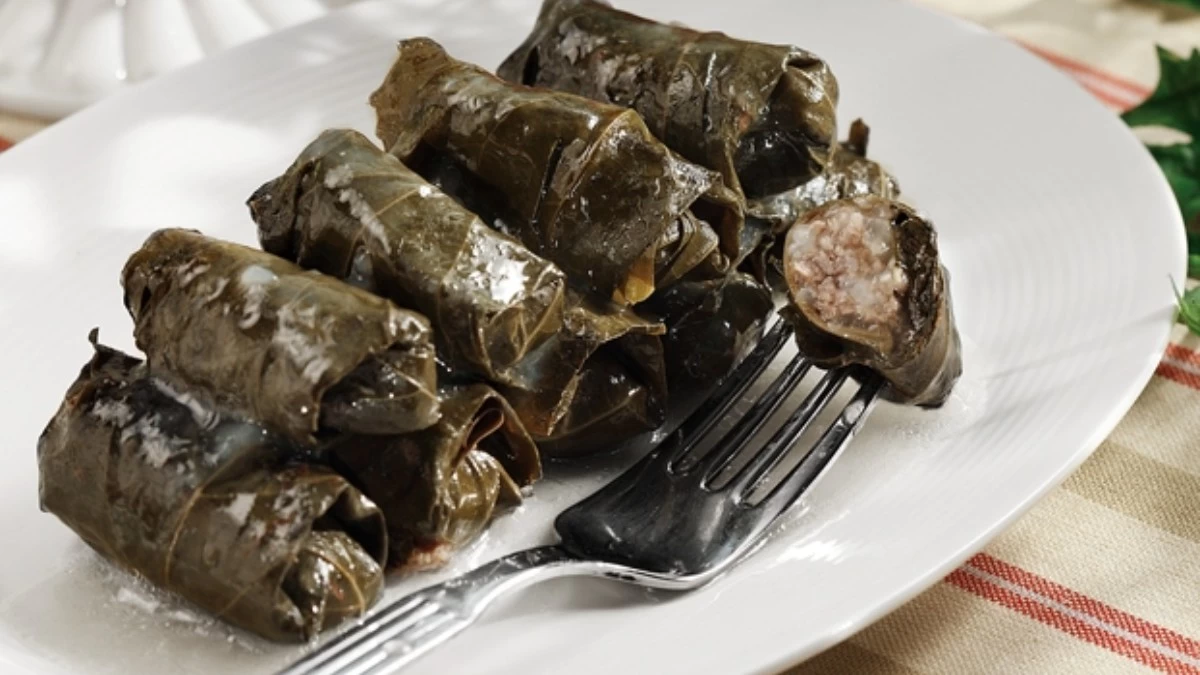 Ντολμαδάκια με κιμά από την Αργυρώ - Τα μυστικά για το τύλιγμα και το βράσιμο για να μην διαλυθούν