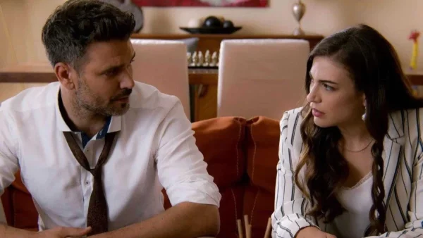 Παγιδευμένοι: «Πεθαίνω, κόρη μου!» - Η Άννα μαθαίνει τη δολοφόνο του Άλκη! Ο Δημήτρης χάνει την εμπιστοσύνη του μετά από ένα μήνυμα στο κινητό του