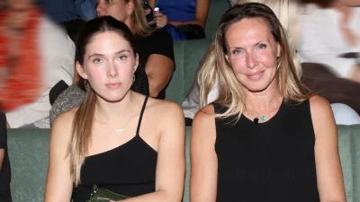 Αφροδίτη Λιάντου: Από καστανή έγινε ξανθομάλλα - Ολόιδια με τη μητέρα της, Εβελίνα Παπούλια όταν έπαιζε στους ''Δύο ξένους''