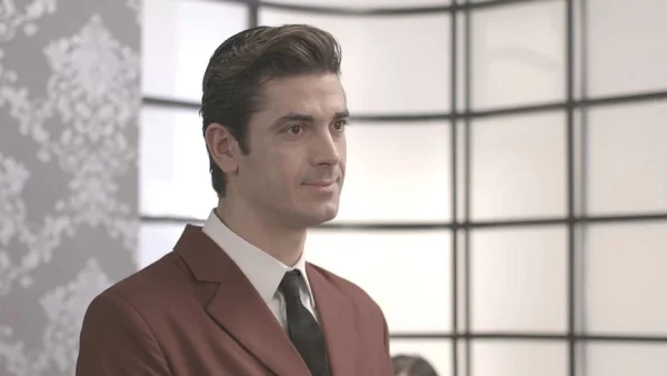 Ο Παράδεισος των Κυριών: «Ο Σίμος είναι γιος της! Ούτε ο ίδιος δεν το ξέρει» - Του κάνει ερωτική επίθεση μεθυσμένη στο κρεβάτι