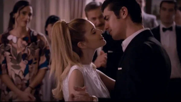 O παράδεισος των κυριών (13/2): Την ώρα που γίνεται ο γάμος Αμαλίας - Σίμου της μιλάει ανοιχτά για το παιδί που περιμένει