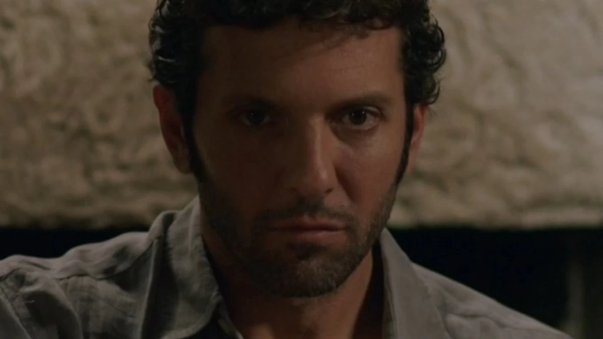 Η Παραλία (8/2): Ο Χάρι τρελαίνεται - Βλέπει το άψυχο σώμα της Υπατίας να ζωντανεύει μπροστά του