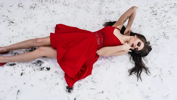 Άγιος Βαλεντίνος: 10 κόκκινα φορέματα που θα χρειαστείς στις 14 Φεβρουαρίου