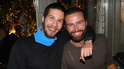 Τα ''έσπασαν'' Rob James & Άγγελος σε ελληνάδικο μετά το Survivor - Το ζεϊμπέκικο του Seymour, τα υποβρύχια και το τσιφτετέλι της συζύγου του