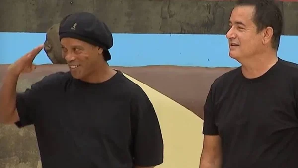 Survivor: Το χρηματικό ποσό που κατέθεσε στον τραπεζικό λογαριασμό του Ροναλντίνιο ο Ατζούν για την εμφάνισή του στο ριάλιτι