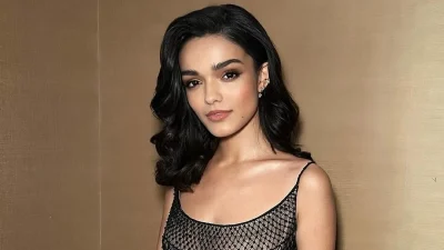 Χωρίστρα στο πλάι: H viral τάση στα μαλλιά που θα βλέπουμε παντού το 2024!