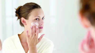 Aυτή η πολυτελής ενυδατική κρέμα με χρώμα-κοστίζει κάτω από 31 ευρώ- θα γίνει «ένα» με το δέρμα σου!