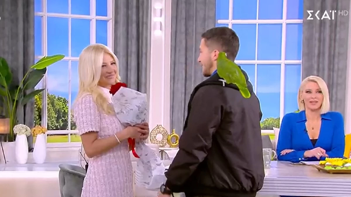 Άγγελος Γεωργουδάκης: «Θέλω να σε βλέπω μόνο να χαμογελάς!» - Η κίνηση και το δώρο στη Φαίη Σκορδά που έκανε όλο το πλατό να ξεσπάσει σε επιφωνήματα