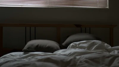 Γιατί είναι καλό να κοιμόμαστε στο σκοτάδι - 5 λόγοι για να σβήσεις το φως στην κρεβατοκάμαρα