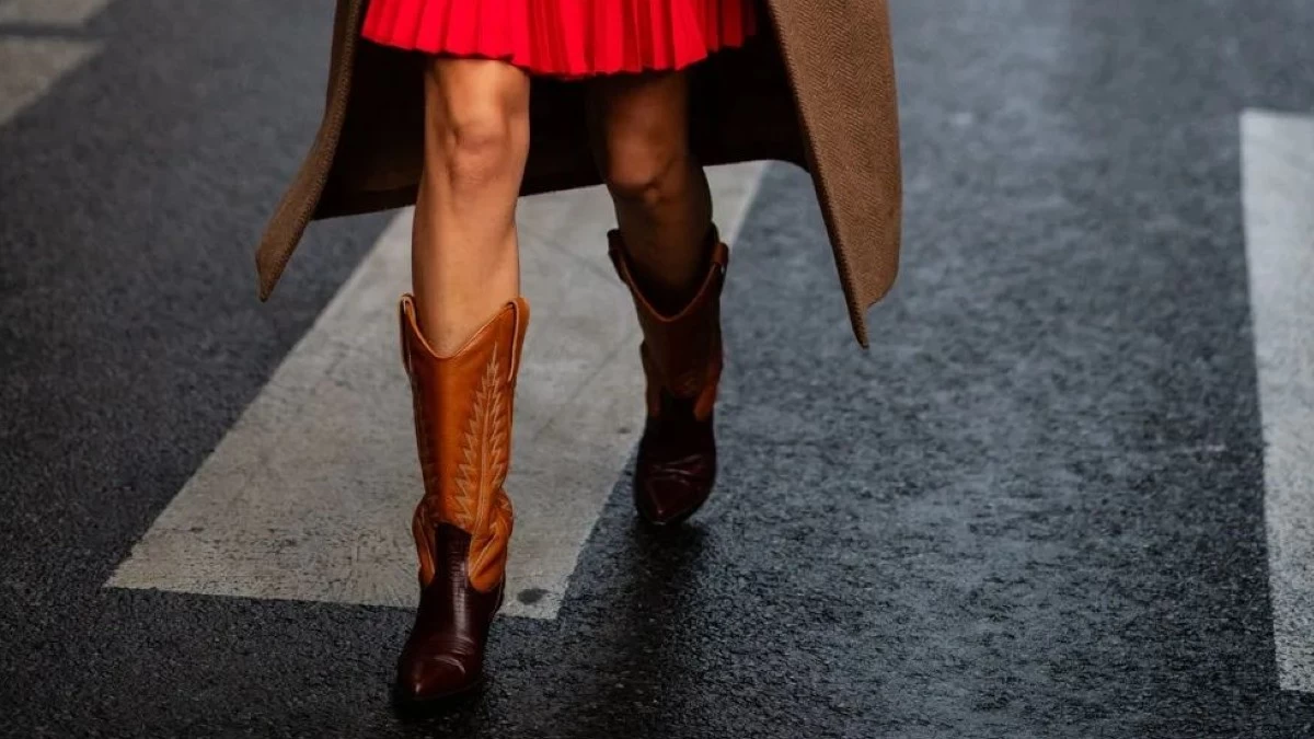 Βαρέθηκες τις μαύρες μπότες; Αυτές είναι οι 8 ανοιξιάτικες τάσεις στα παπούτσια για να τις αντικαταστήσεις
