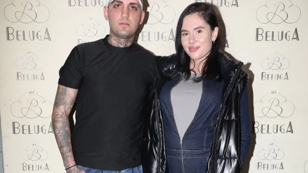 Έλενα Τσαγκρινού & Dj Stephan: Ούρλιαζαν μέσα στο μπάνιο - Το βίντεο με το θετικό τεστ εγκυμοσύνης του πρώτου τους παιδιού