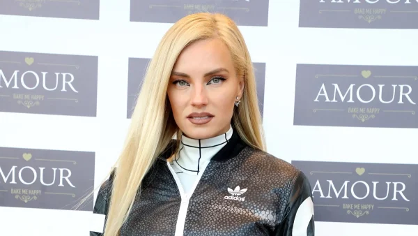 Ατύχημα για τη Τζούλια Νόβα - Το βίντεο με το σημάδι στο πρόσωπό της