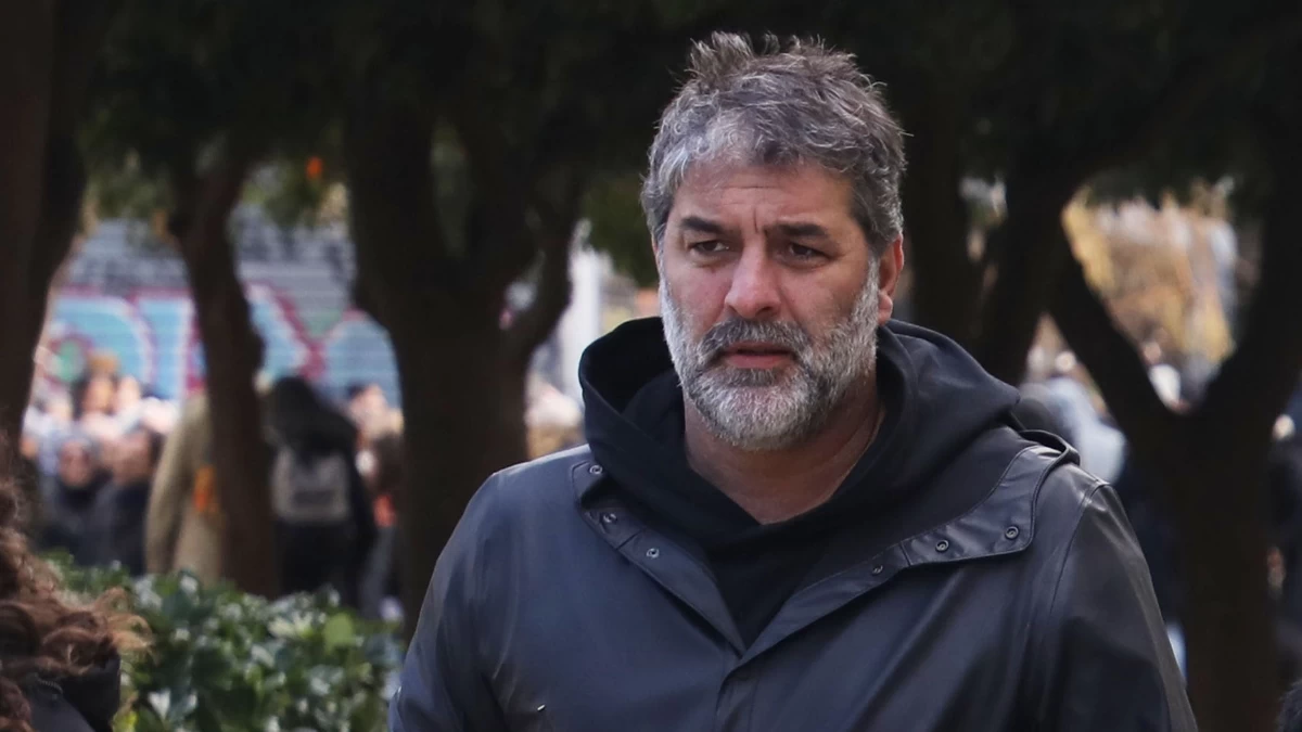 Βασίλης Μπισμπίκης: Κατέβηκε στην πορεία για τον έναν χρόνο από το δυστύχημα των Τεμπών - Φωτογραφήθηκε ανάμεσα στο πλήθος