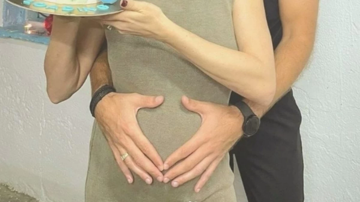 Αγαπημένη Ελληνίδα τραγουδίστρια γέννησε - Γονείς για πρώτη φορά εκείνη και ο σύντροφός της