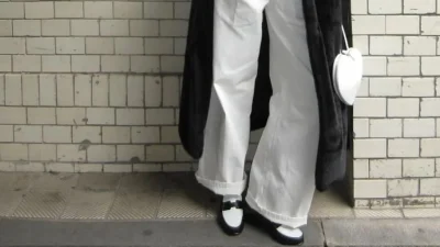 Είσαι κοντούλα και δεν ξέρεις πώς να φορέσεις το wide-leg παντελόνι; Δες 6 τρόπους για να το πετύχεις