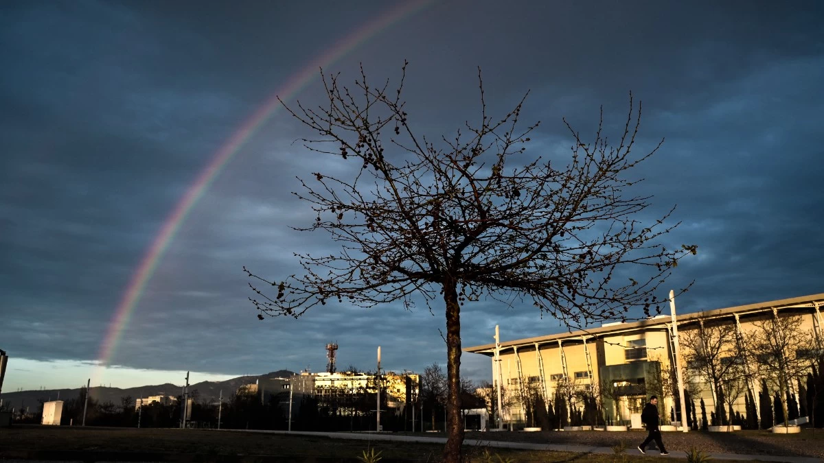 Καιρός 28/3: Μικρή πτώση θερμοκρασίας και νεφώσεις με τοπικές βροχές - Που θα χρειαστούμε ομπρέλα