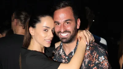 Άρης Σοϊλέδης: Η γλυκιά κίνηση αφότου παρέλαβε την Μαρία Αντωνά από το αεροδρόμιο - Δείτε βίντεο