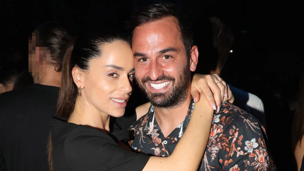 Άρης Σοϊλέδης: Η γλυκιά κίνηση αφότου παρέλαβε την Μαρία Αντωνά από το αεροδρόμιο - Δείτε βίντεο