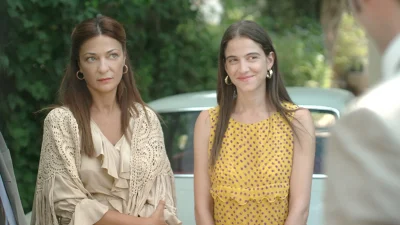 Ηλέκτρα (20/3): Αδειάζει το μπουκάλι με το ουίσκι, παίρνει το κουτί με τα χάπια και αυτοκτονεί