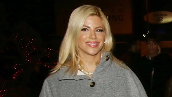 Αντελίνα Βαρθακούρη: Αγνώριστη με την αλλαγμένη της εικόνα - Βόλτα στη φύση με νέο look (Βίντεο)