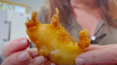 25η Μαρτίου: Κουρκούτι για μπακαλιάρο - Τα 6 κόλπα της γιαγιάς για να σου βγει τραγανό κι όχι νιανιά