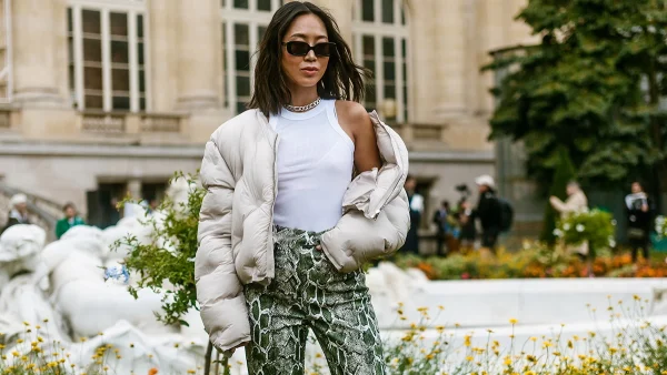 Αυτό είναι το μπλουζάκι που έρχεται για να αντικαταστήσει τα λευκά T-shirts την άνοιξη