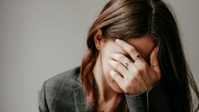 Κατάθλιψη: Είναι τελικά κληρονομική & πόση σημασία έχουν τα γονίδια στην εμφάνισή της;