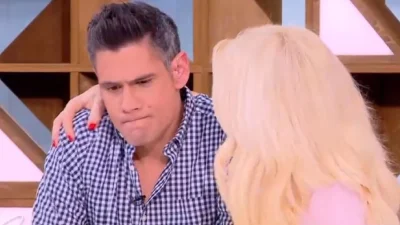 Ελένη Μενεγάκη: «Πως την έβγαλες εχθες; Μόνο εσένα σκεφτηκα...» - "Τρόλαρε" τον Δημήτρη Ουγγαρέζο