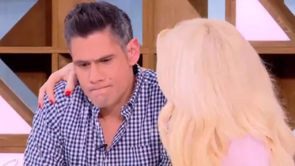 Ελένη Μενεγάκη: «Πως την έβγαλες εχθες; Μόνο εσένα σκεφτηκα...» - "Τρόλαρε" τον Δημήτρη Ουγγαρέζο