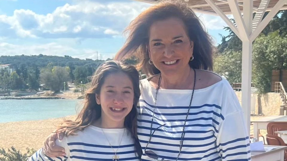 Ντόρα Μπακογιάννη: Ασορτί με την εγγονή της ανήμερα της γιορτής τους