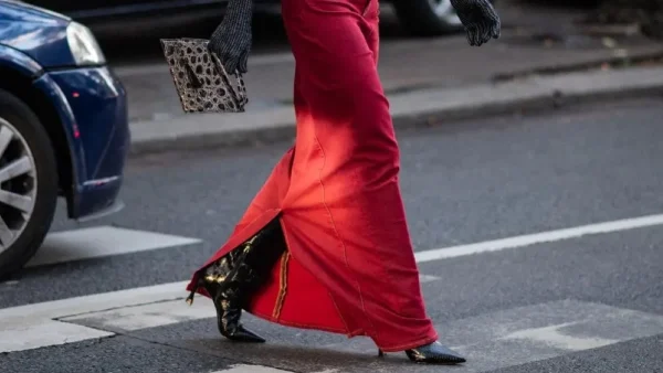 To metallic φόρεμα από τα Zara που σίγουρα θα ξεπουλήσει