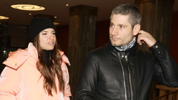 Εριέττα Κούρκουλου & Βύρων Βασιλειάδης: Πιο διαχυτικοί από ποτέ - Καθισμένη πάνω του, αντάλλασσαν ''καυτά'' φιλιά στο στόμα