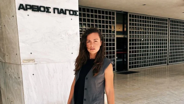 Τέμπη – Η Ευδοκία Τσαγκλή που επέζησε από το μοιραίο τρένο δηλώνει: «Ξεδιάντροπη διαδικασία, εξευτελιστικό και επώδυνο να τη βλέπεις»