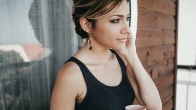 Λεπτές γραμμές & ρυτίδες στο πρόσωπο: Με αυτά τα κόλπα θα τις μειώσεις!