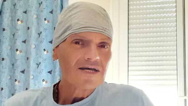 Γιώργος Δασκαλάκης: ''Γροθιά'' στο στομάχι η φωτογραφία του μέσα στο στούντιο - Για ηχογράφηση όσο δίνει μάχη με τον καρκίνο