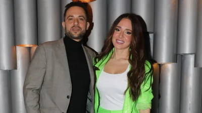 25η Μαρτίου: Η Καλομοίρα και ο Γιώργος Μπούσαλης έντυσαν τα παιδιά τους με παραδοσιακές φορεσιές