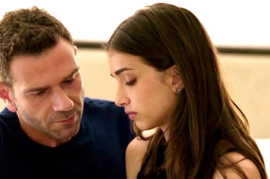 Η γη της ελιάς Μάνος Μαρίνα